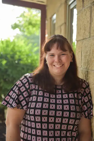 Headshot of Lauren Hess